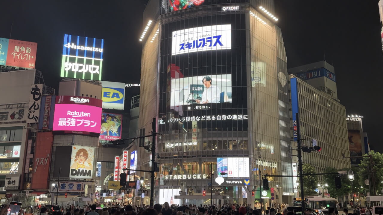 渋谷スクランブル交差点 広告